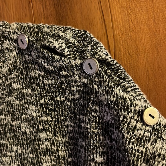 Black & White Short Sleeve Top - Picture 3 of 3